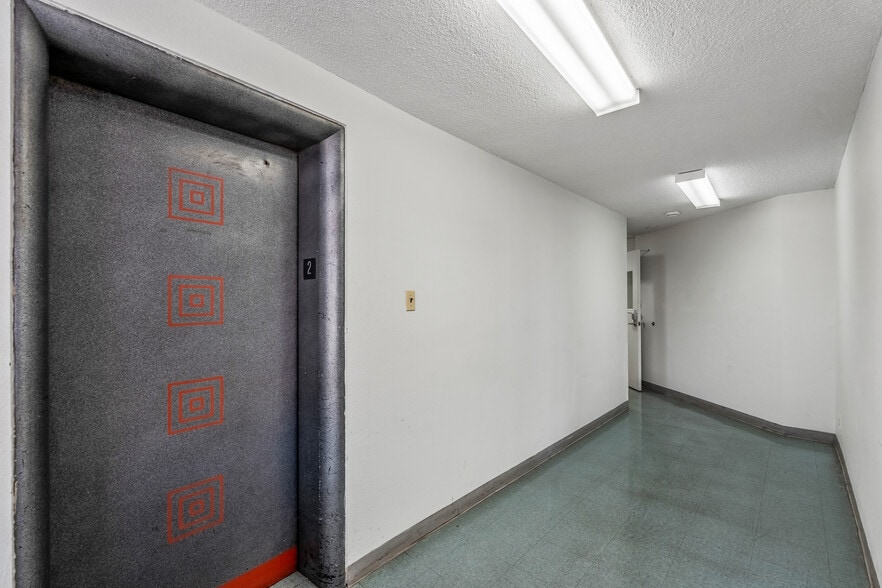 More Photos Of 142 W Palace Ave, Santa Fe Office Residential For Sale