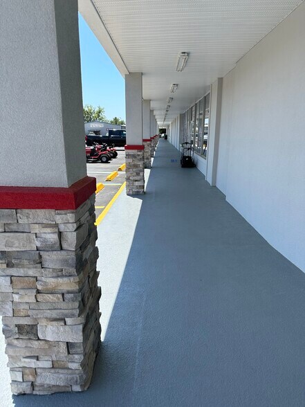 More Photos Of 120-206 N Main St, Chiefland Storefront For Lease