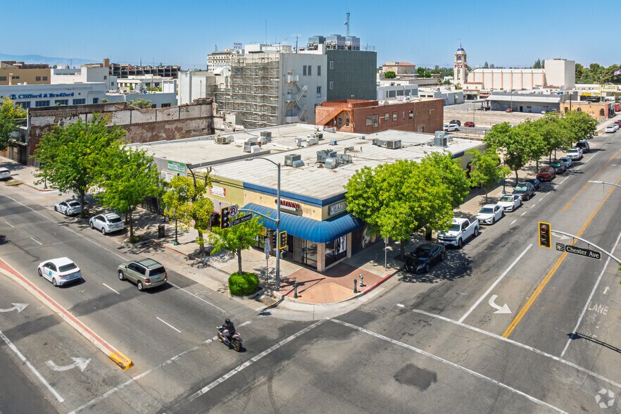 More Photos Of 2021 Chester Ave, Bakersfield Storefront For Lease