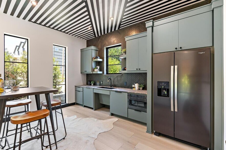 More Photos Of 2318 Morelos, Austin Office For Sale