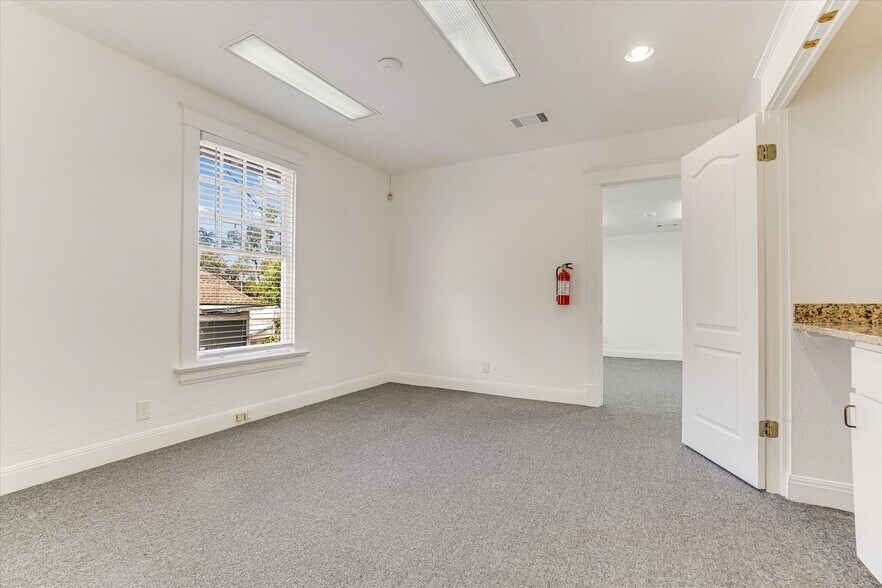 More Photos Of 1010 Rio Grande St, Austin Office For Lease