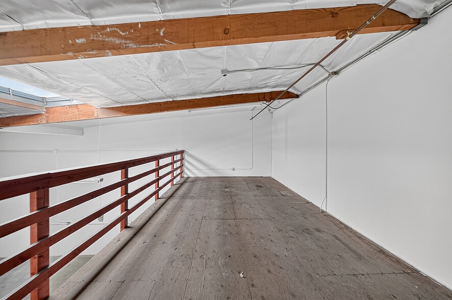 More Photos Of 550-590 E Arrow Hwy, San Dimas Warehouse For Lease