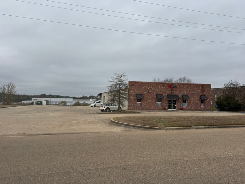 Primary Photo Of 115 Metroplex Blvd, Jackson Light Distribution For Sale