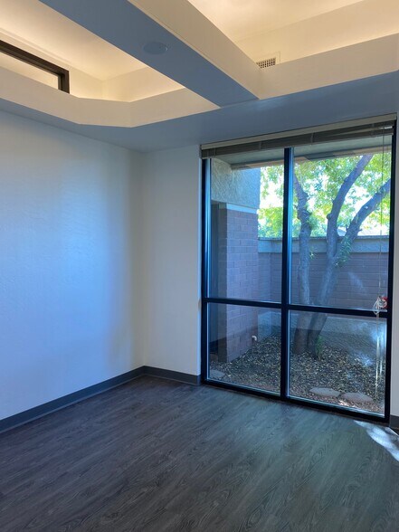 More Photos Of 5700 W Olive Ave, Glendale Medical For Lease
