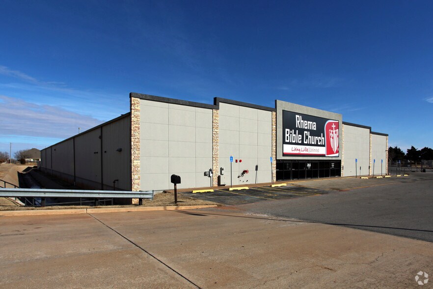 More Photos Of 8917 NW Expressway, Oklahoma City Warehouse For Sale
