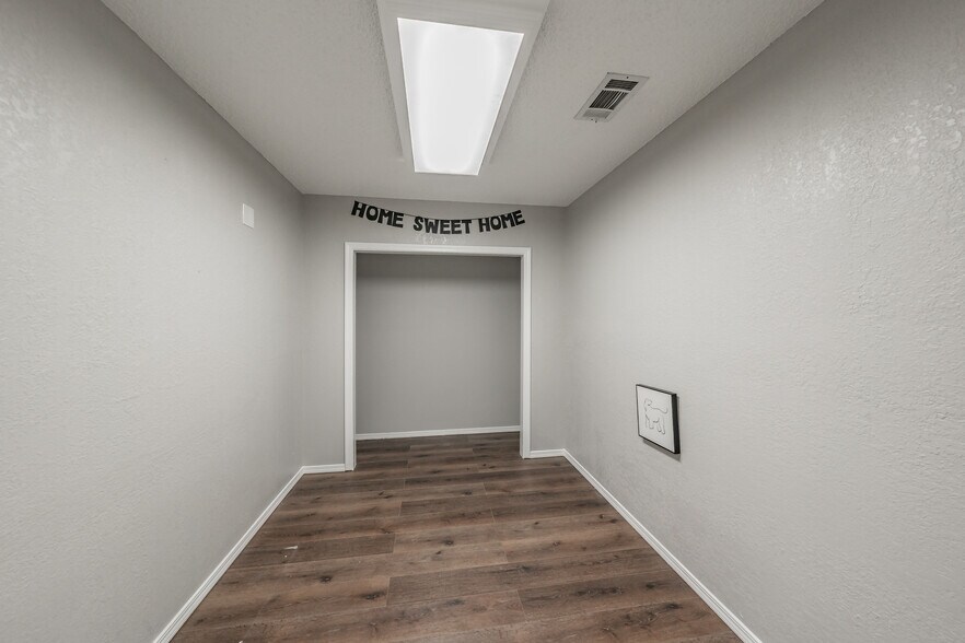 More Photos Of 7235 Glenview Dr, Richland Hills Office For Sale