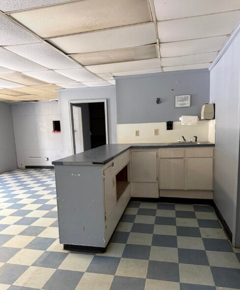 More Photos Of 1522 W Wall St, Wadesboro Freestanding For Sale