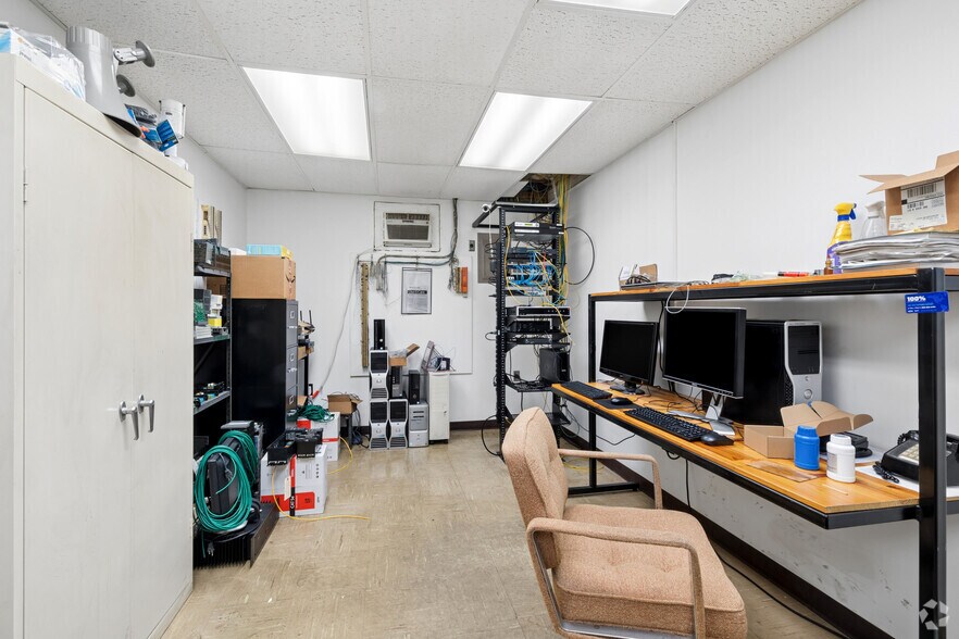 More Photos Of 1185 E Keating Ave, Muskegon Manufacturing For Sale