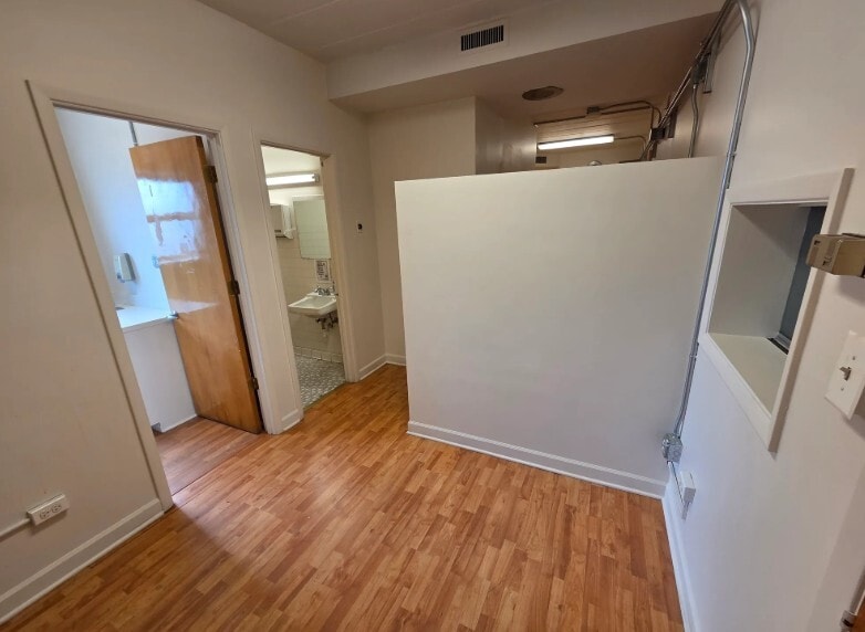 More Photos Of 4900 S Archer Ave, Chicago Office For Sale