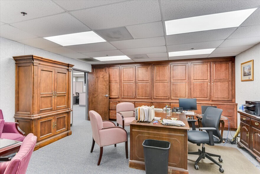 More Photos Of 1089 Augusta Rd, Warrenville Office For Lease
