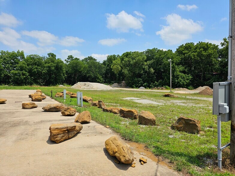 More Photos Of 1210 N 1st Ave, Durant Warehouse For Sale