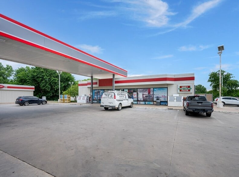 More Photos Of 601 S Main St, Eufaula Freestanding For Sale