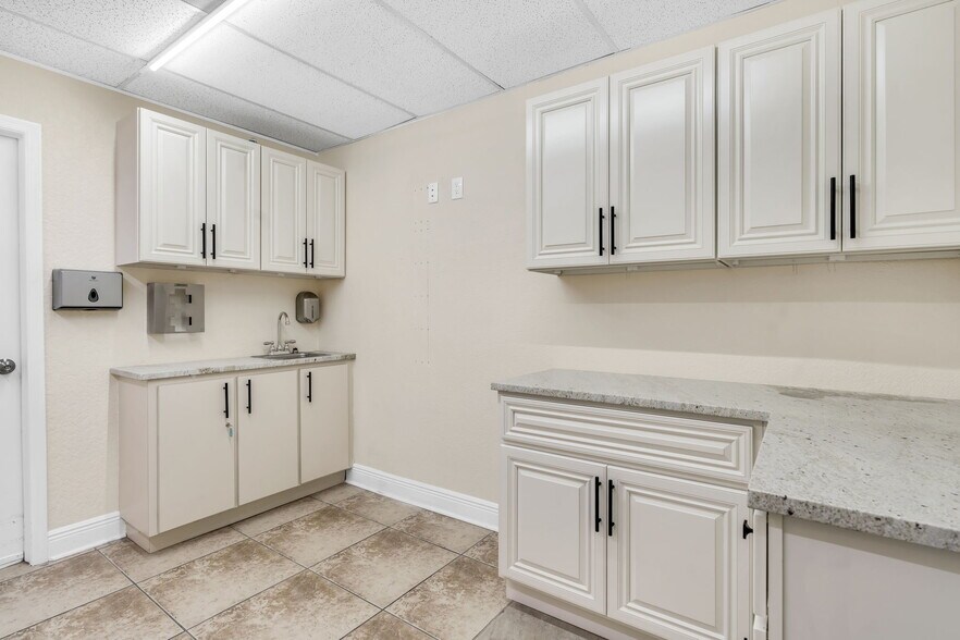 More Photos Of 4109 Armenia Ave, Tampa Medical For Sale