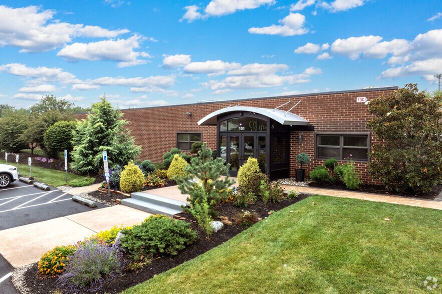 Primary Photo Of 101 Friends Ln, Newtown Flex For Sale