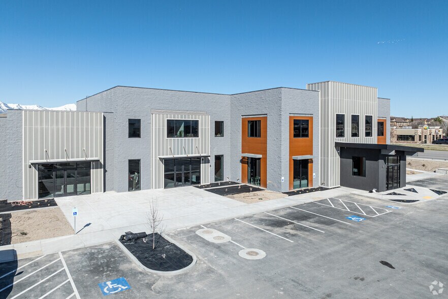 More Photos Of 227 E Crossroads Blvd, Saratoga Springs General Retail For Sale