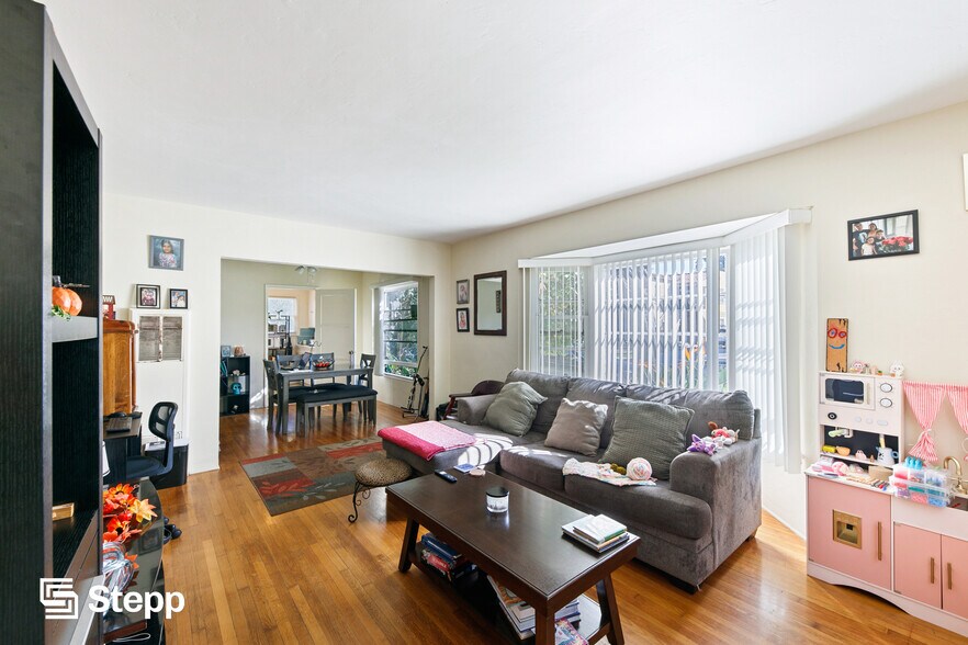 More Photos Of 2409 Cedar Ave, Long Beach Apartments For Sale