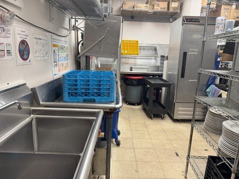 More Photos Of 12-30 Selden St, Woodbridge General Retail For Lease
