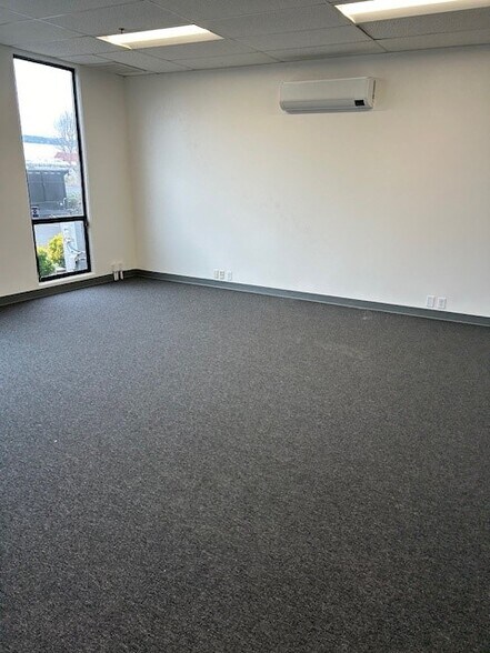 More Photos Of 4949 Fulton Dr, Fairfield Research And Development For Lease