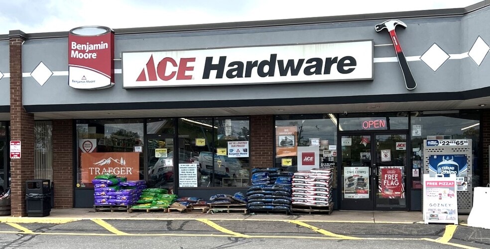 More Photos Of 945 Cromwell Ave, Rocky Hill Storefront For Lease