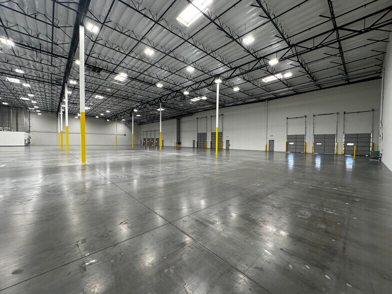 More Photos Of 8385 Eastgate Rd, Henderson Warehouse For Lease
