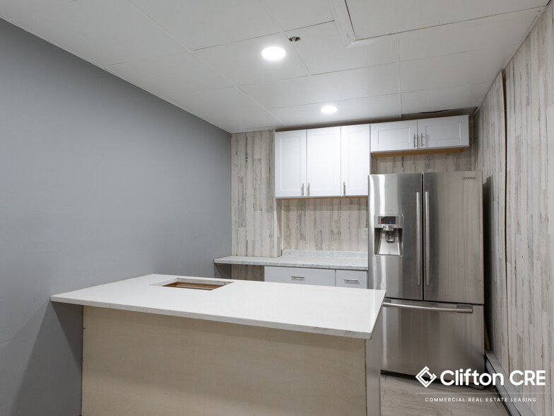 More Photos Of 207-235 Clifton Blvd, Clifton Warehouse For Lease