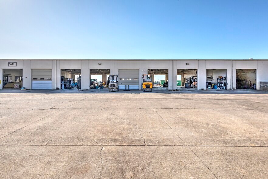 More Photos Of 1909 N Highway 81, Duncan Auto Dealership For Sale