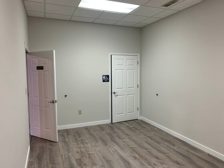 More Photos Of 3046 Matlock Dr NW, Kennesaw Warehouse For Lease