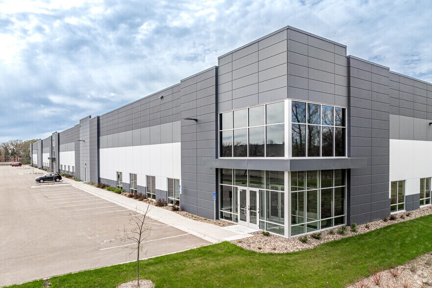 More Photos Of 9525 E River Rd, Coon Rapids Distribution For Lease