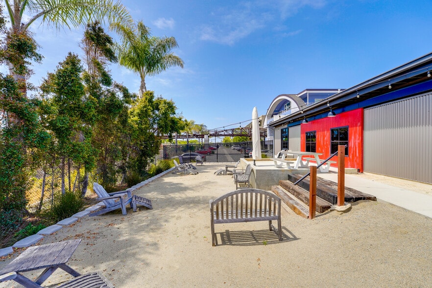 More Photos Of 435-439 S Cedros Ave, Solana Beach Storefront Retail Office For Lease