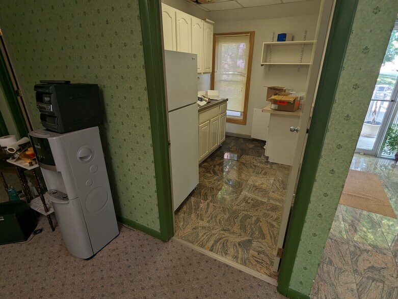 More Photos Of 16 Reeves Ave, Hamilton Office For Sale