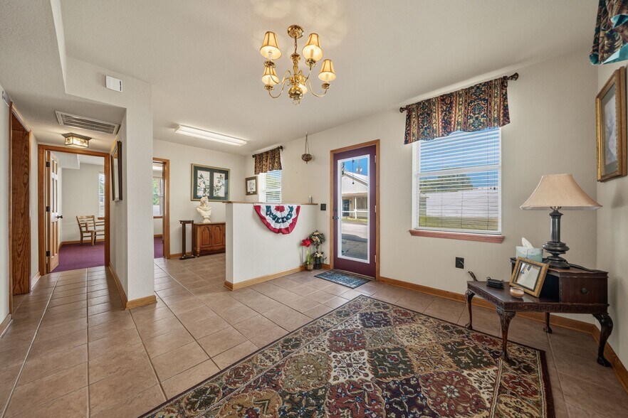 More Photos Of 104 N 3rd St, Heber Springs Office For Sale