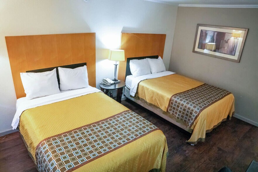 More Photos Of 201 Continental Dr, Junction City Hotel For Sale