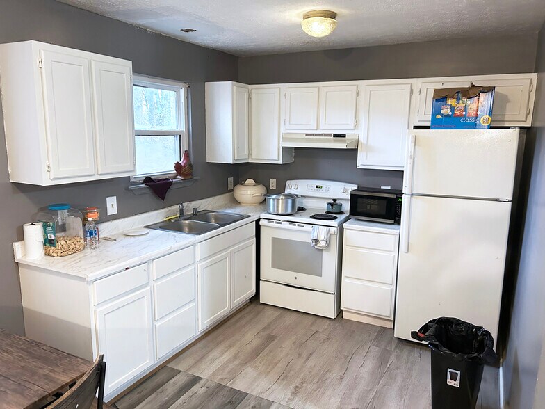 More Photos Of 1009 Bryant Way, Bowling Green Apartments For Sale