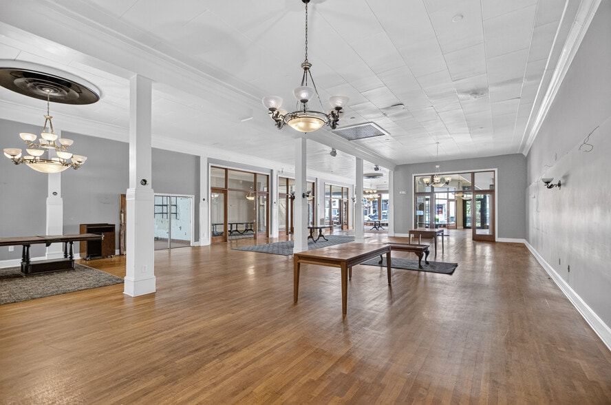 More Photos Of 1024 Noble St, Anniston Storefront Retail Office For Sale