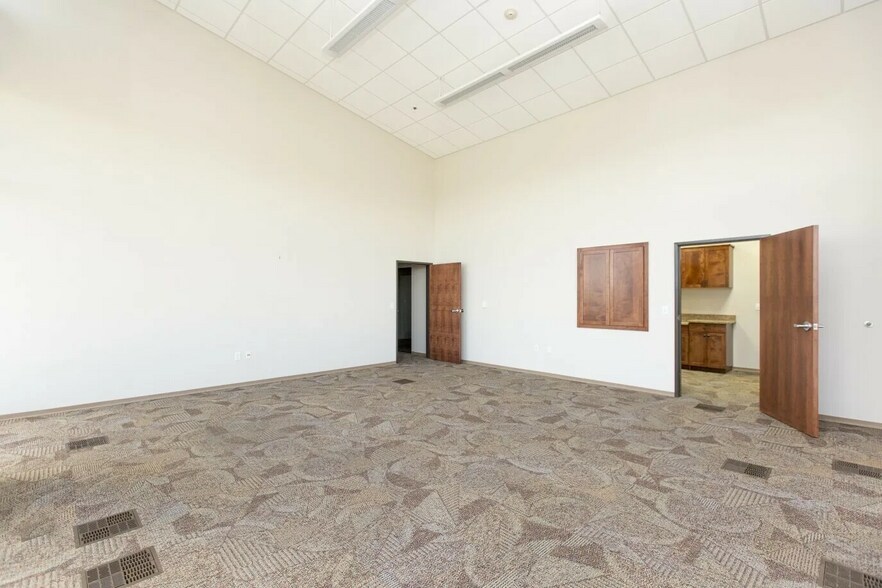 More Photos Of 10000 E University Dr, Prescott Valley Office For Sale