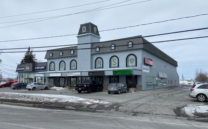 Primary Photo Of 5700 Rue Martineau, Saint-hyacinthe Storefront For Sale