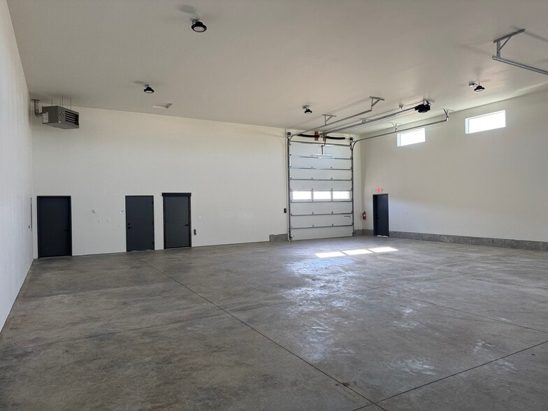 More Photos Of 3141 Bellanca, Hayden Industrial For Lease