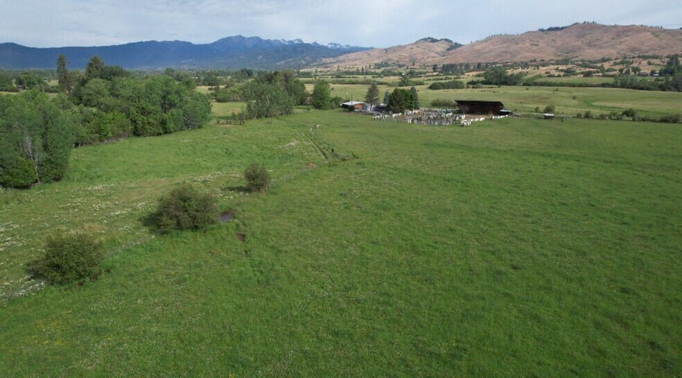 More Photos Of 38594 Sunny Dell Ln, Halfway Land For Sale