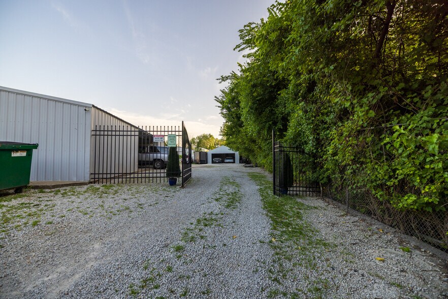More Photos Of 23621 S State Route 291, Harrisonville Industrial For Sale