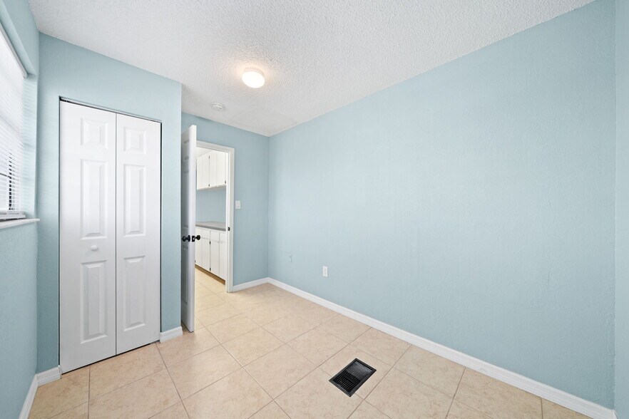 More Photos Of 100 Lucas Rd, Merritt Island Carwash For Sale