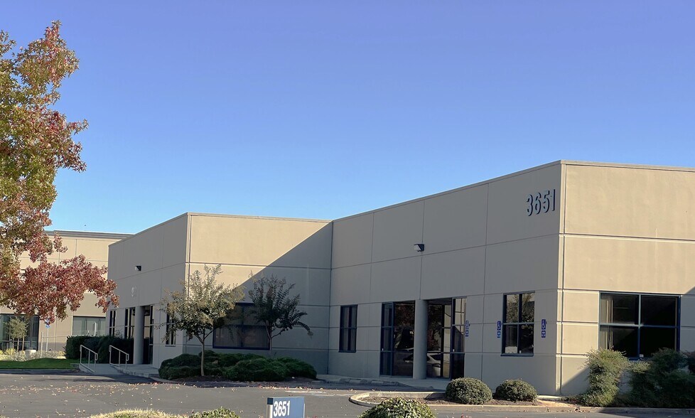 More Photos Of 3651 Business Dr, Sacramento Flex For Lease