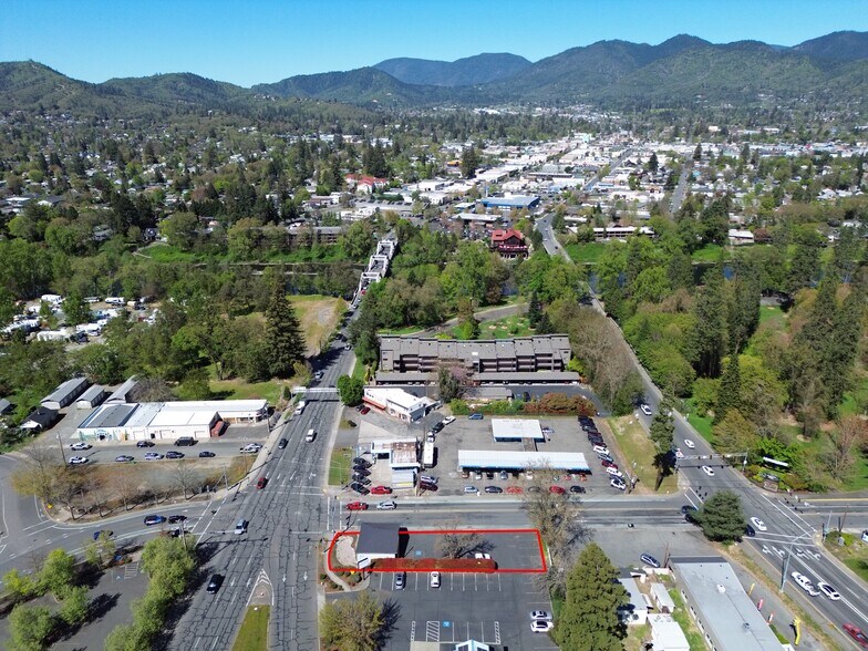 More Photos Of 101 E Park St, Grants Pass Office For Sale