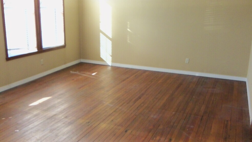 More Photos Of 206 N Spring St, Tupelo Office For Lease