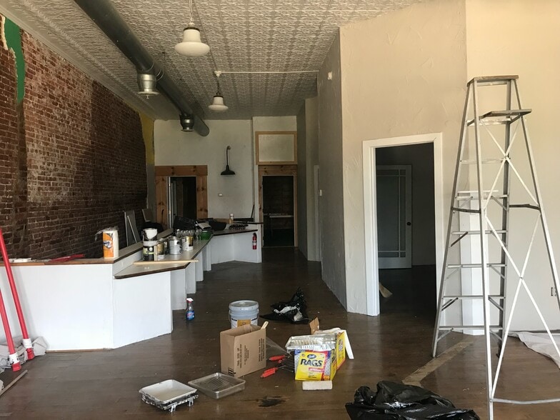 More Photos Of 910 -912 Military St, Port Huron General Retail For Sale