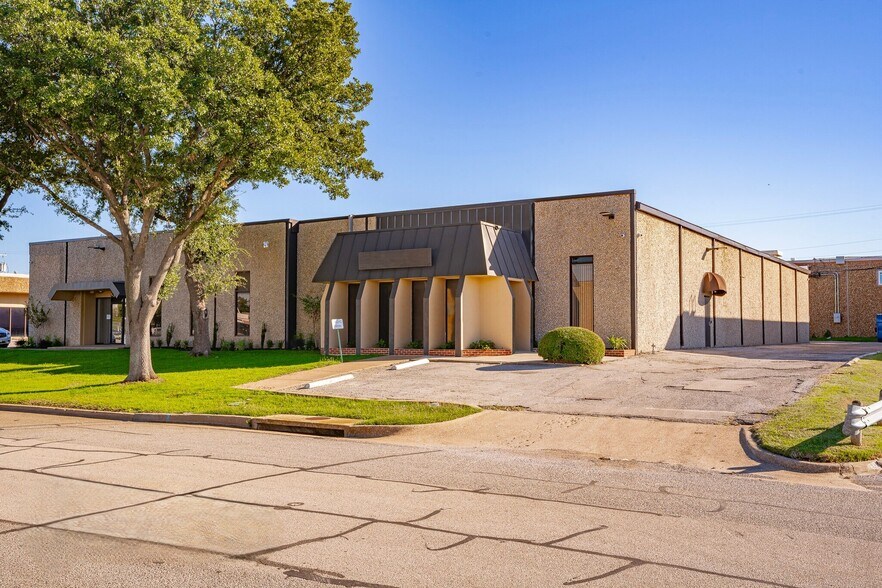 Primary Photo Of 3130-3140 Towerwood Dr, Farmers Branch Light Manufacturing For Lease