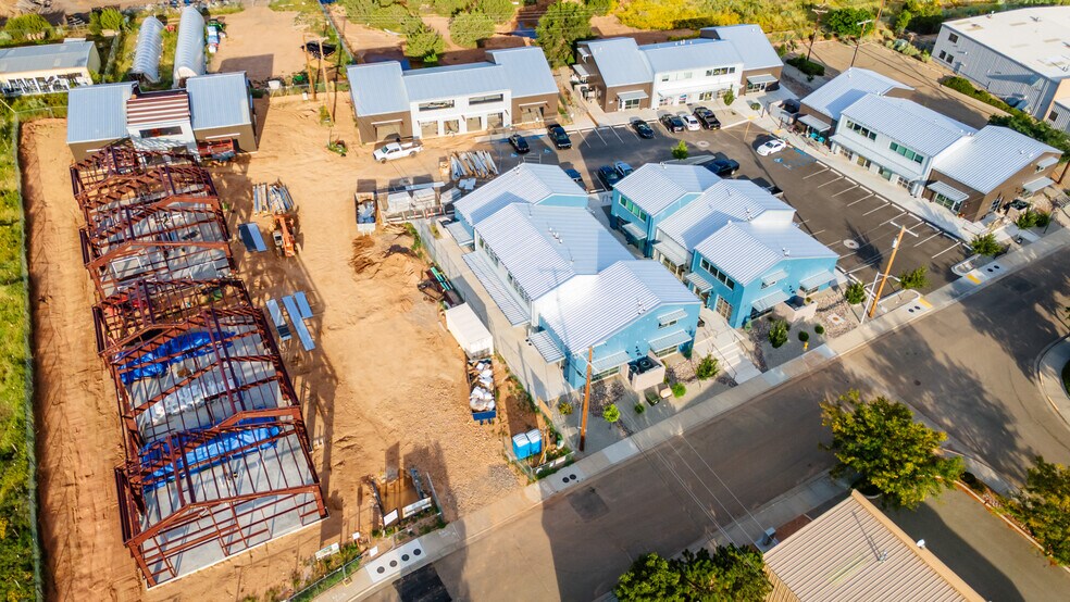 More Photos Of 1189 Parkway Dr, Santa Fe Showroom For Sale