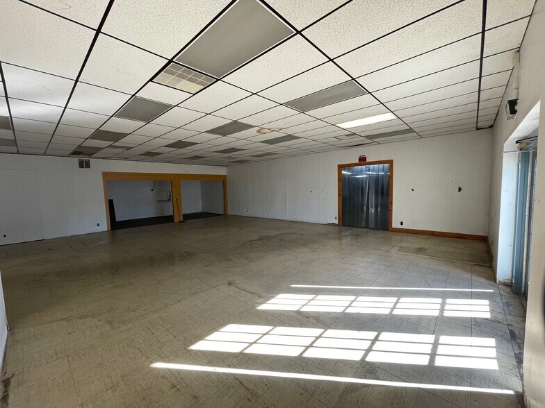 More Photos Of 105 N 9th Ave, Evansville Warehouse For Sale