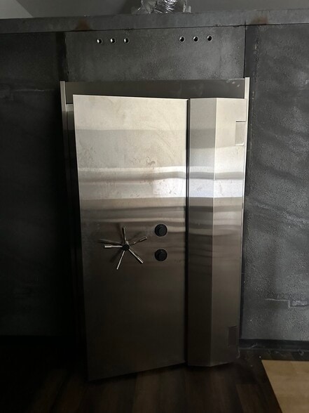 More Photos Of 204 W 2nd St, Edmond Freestanding For Sale