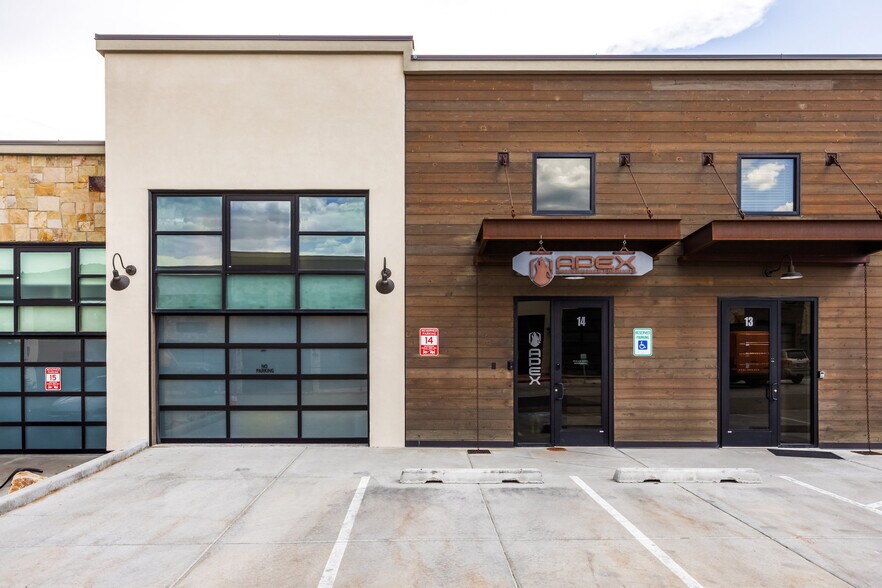 More Photos Of 4554 Forestdale Dr, Park City Light Manufacturing For Sale