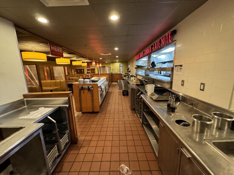 More Photos Of 4111 Timberlake Dr, Pontoon Beach Restaurant For Sale